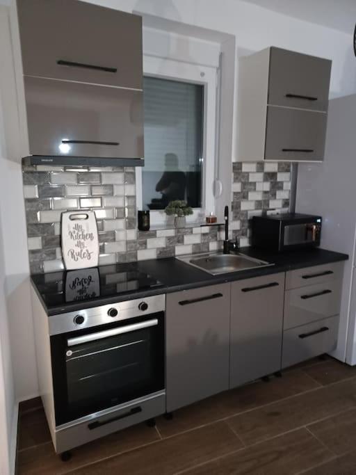 Petite Suite With Backyard. Mytilene Exterior photo