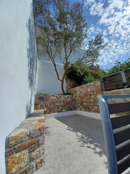 Petite Suite With Backyard. Mytilene Exterior photo