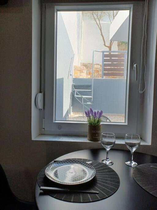 Petite Suite With Backyard. Mytilene Exterior photo