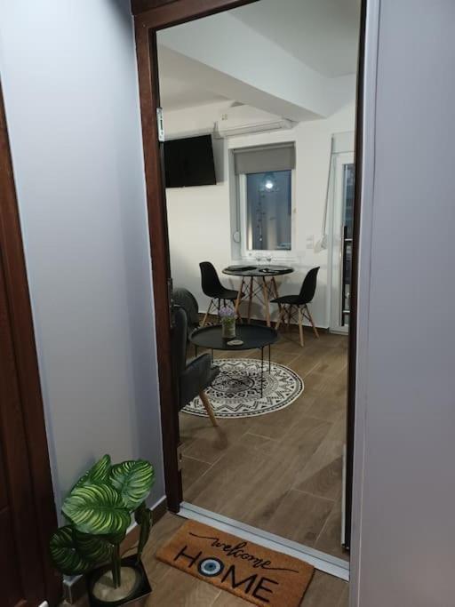 Petite Suite With Backyard. Mytilene Exterior photo