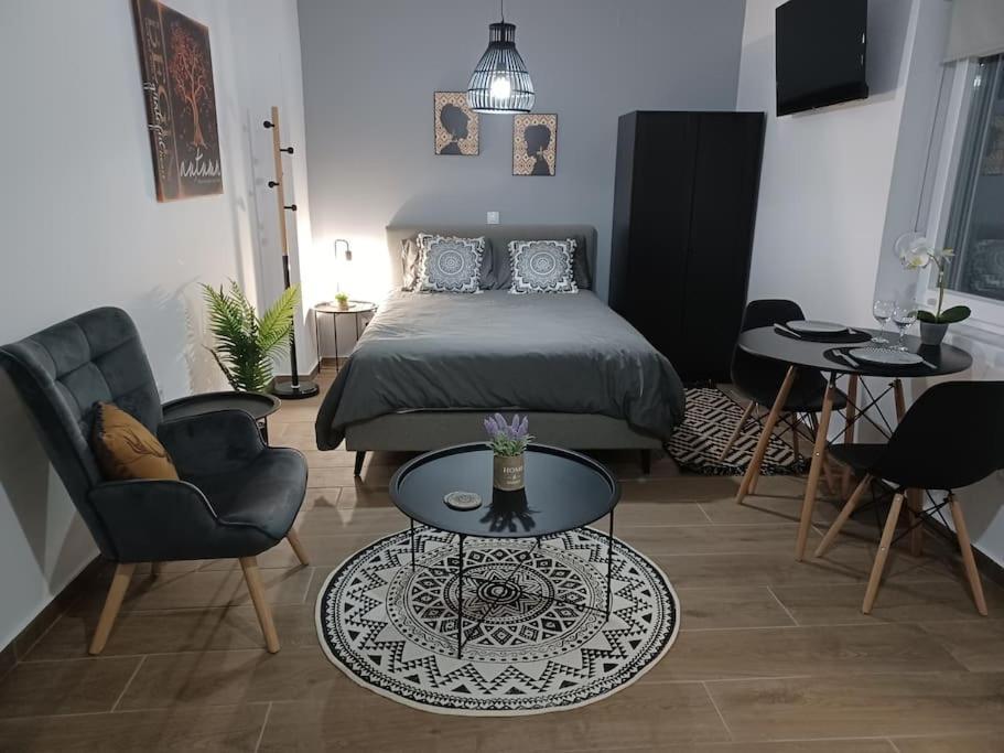Petite Suite With Backyard. Mytilene Exterior photo