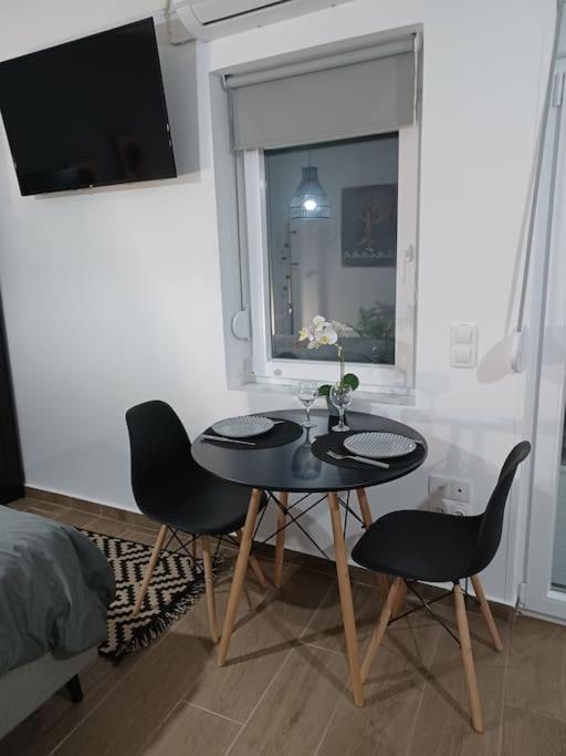 Petite Suite With Backyard. Mytilene Exterior photo